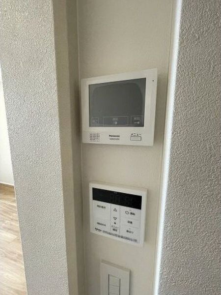 セキュリティ　302号室の写真となります。（※反転間取り）