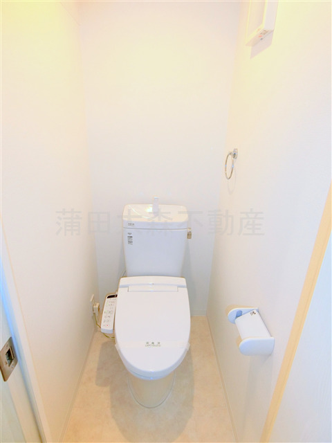 トイレ　温水洗浄便座付きのトイレ