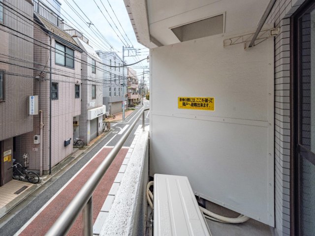 眺望　低層の街並みと空が広がる、のびやかなバルコニー眺望。