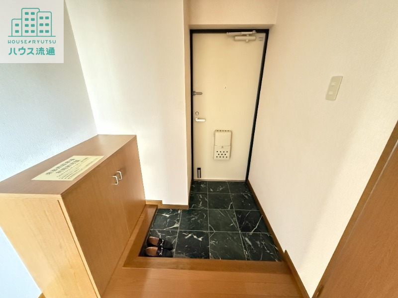 玄関　※別号室の写真になります。