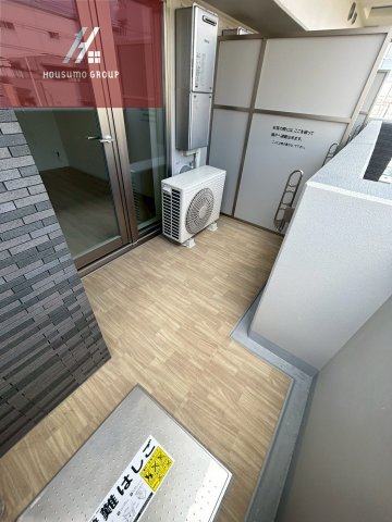 バルコニー　暖かな日差しのふりそそぐバルコニー