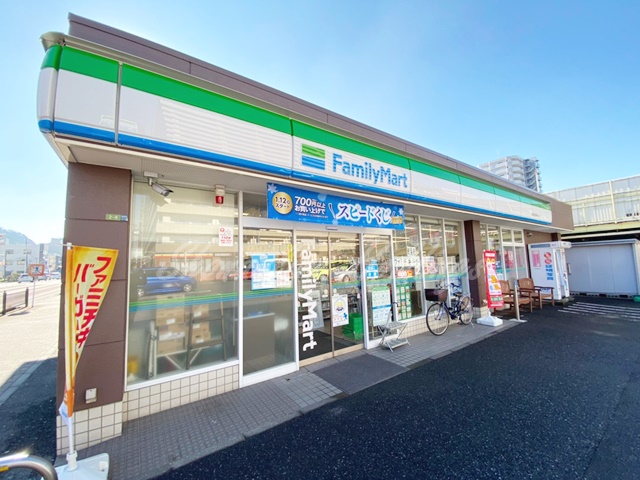 コンビニ　ファミリーマート 横須賀根岸町店（コンビニ）まで783m
