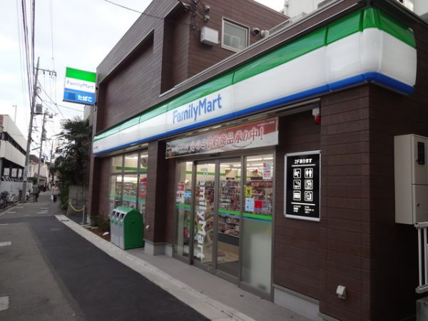 コンビニ　ファミリーマート 駒沢大学駅西口店（コンビニ）まで147m
