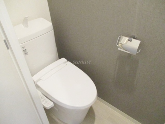トイレ　温水洗浄機能付トイレです☆