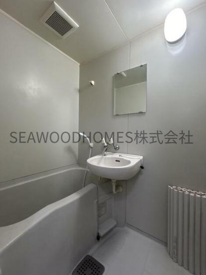 バス・シャワールーム　※他部屋の参考写真となります。