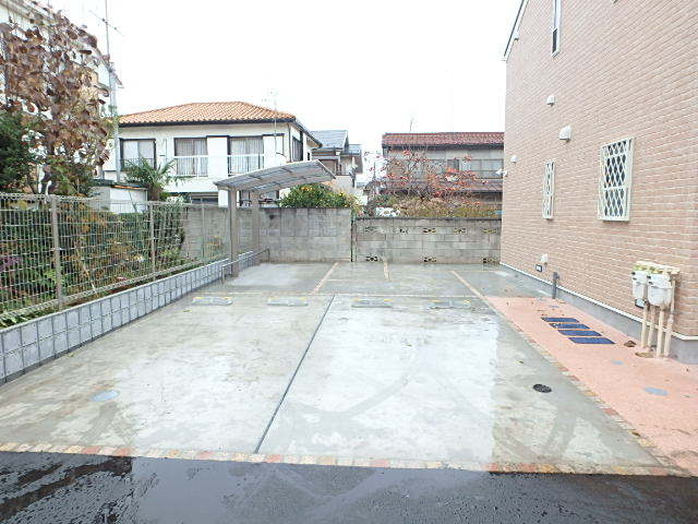 駐車場　駐車場（要空き確認）