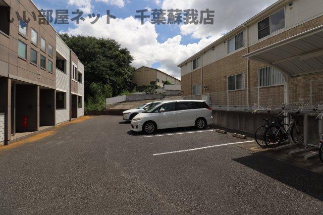 駐車場　駐車場に車を止められます