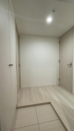 玄関　※別部屋参考写真