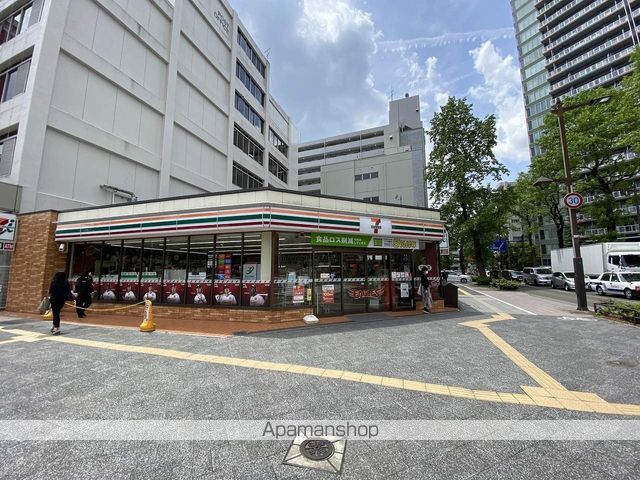 コンビニ　セブンイレブン（コンビニ）まで557m