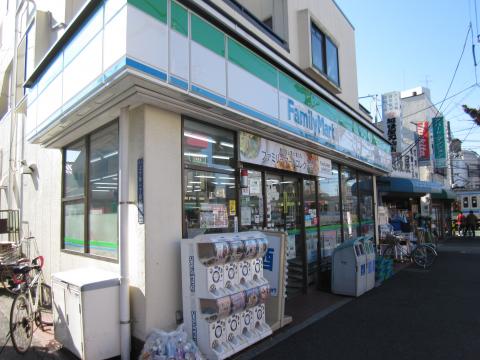 コンビニ　ファミリーマート 上十条一丁目店（コンビニ）まで232m