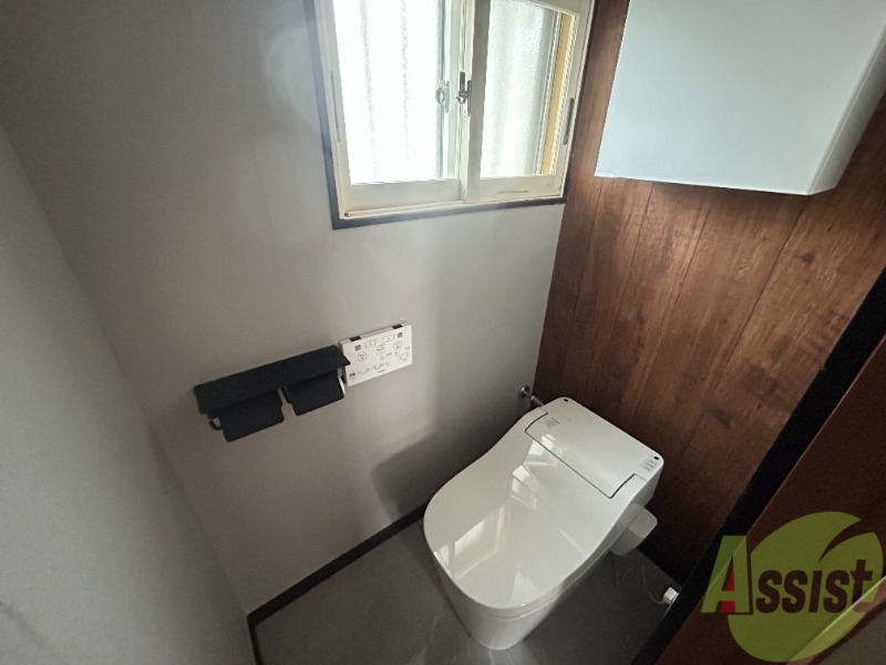 トイレ　トイレはウォシュレット機能付きです。安心して使用できますね。