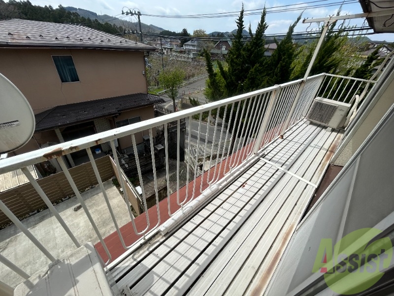 バルコニー　バルコニーは洗濯物がはかどりそうな広さがありますよ。