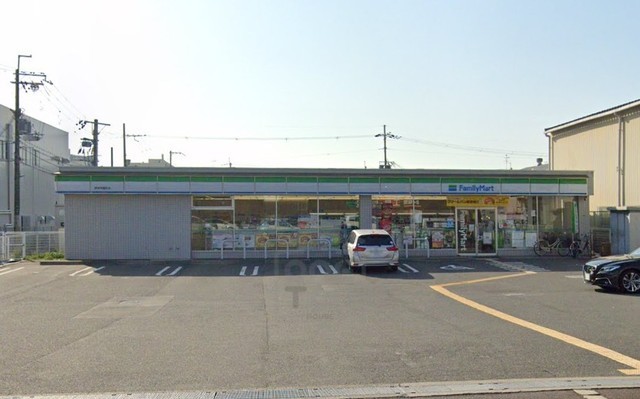 コンビニ　ファミリーマート　摂津学園町（コンビニ）まで400m