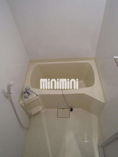 バス・シャワールーム　バス。トイレ別でお風呂には浴室乾燥機付き