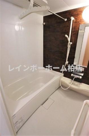 バス・シャワールーム　コンパクトで使いやすいお風呂です