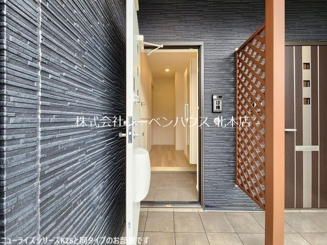 玄関　レーベンハウス北本店へ048-590-5757
