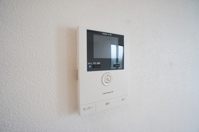 セキュリティ　来訪者の姿を確認できるＴＶモニター付インターホン設置済です！