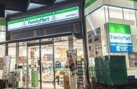 コンビニ　ファミリーマート台東鳥越店（コンビニ）まで387m