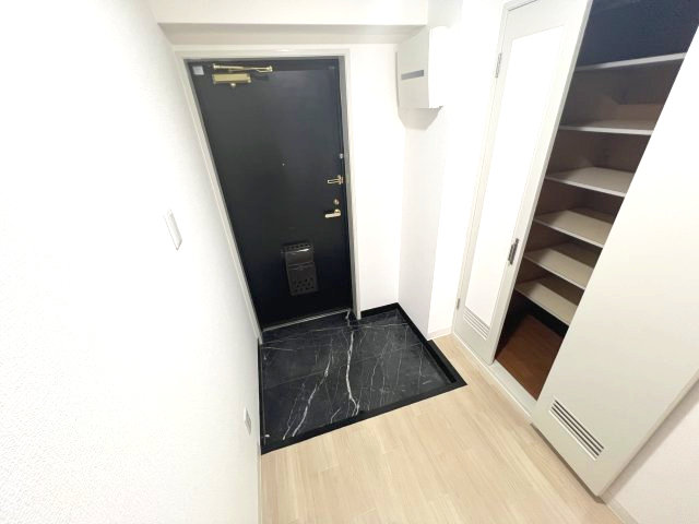ロイヤルメゾン岡本IIIの玄関写真