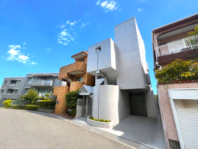 ロイヤルメゾン岡本IIIの外観写真