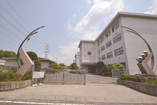 中学校　豊田市立保見中学校（中学校）まで736m