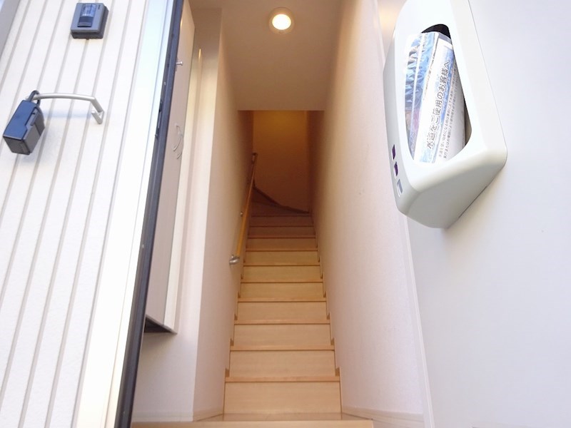 玄関　※同物件他部屋参考写真です※