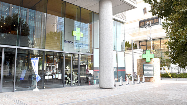 ドラックストア　ブリック薬局新大阪店（ドラッグストア）まで376m