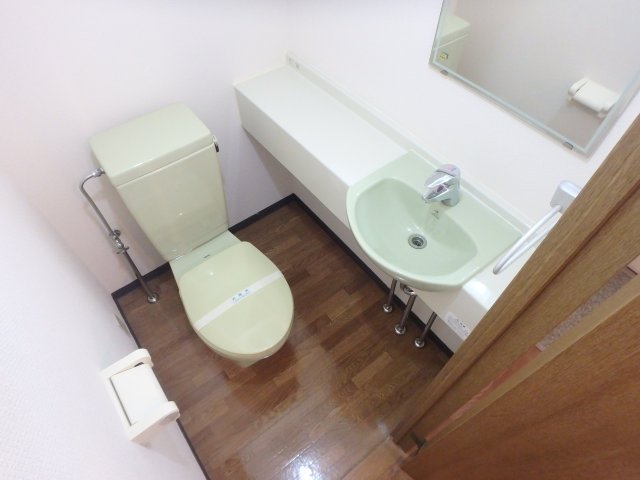 トイレ　落ち着いたトイレです