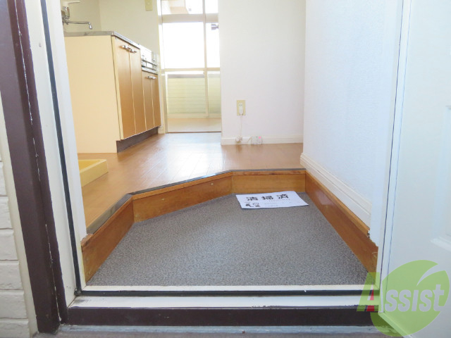 玄関　玄関から撮影してみました。開放感がありますね