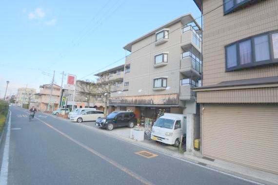 建物外観　存在感のある外観は落ちついた色合いで、堂々としていますね。