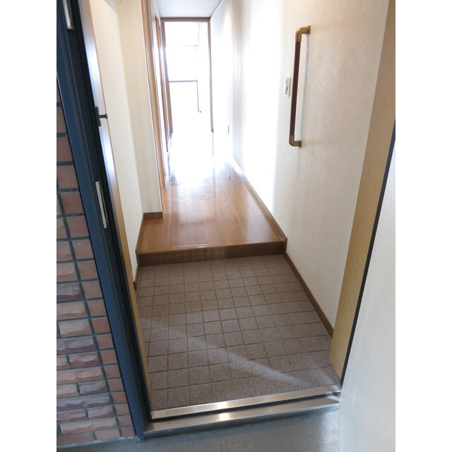 玄関　同タイプ・別部屋