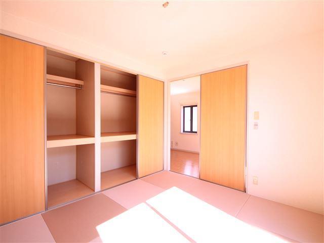 収納　おしゃれな琉球畳のお部屋に押入れタイプの収納があります！