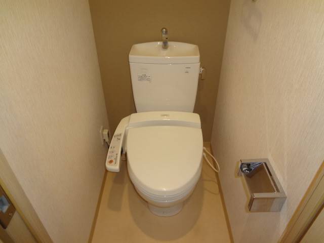 トイレ　玄関