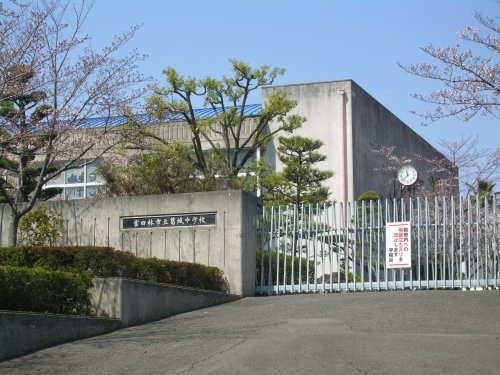 中学校　葛城中学校（中学校）まで448m