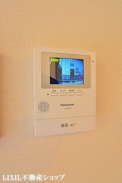 その他設備　来訪者の確認が出来るモニター付インターホンです。
