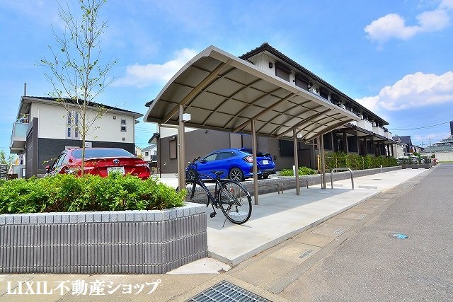 その他共有部分　敷地内に屋根付きの駐輪場があります。