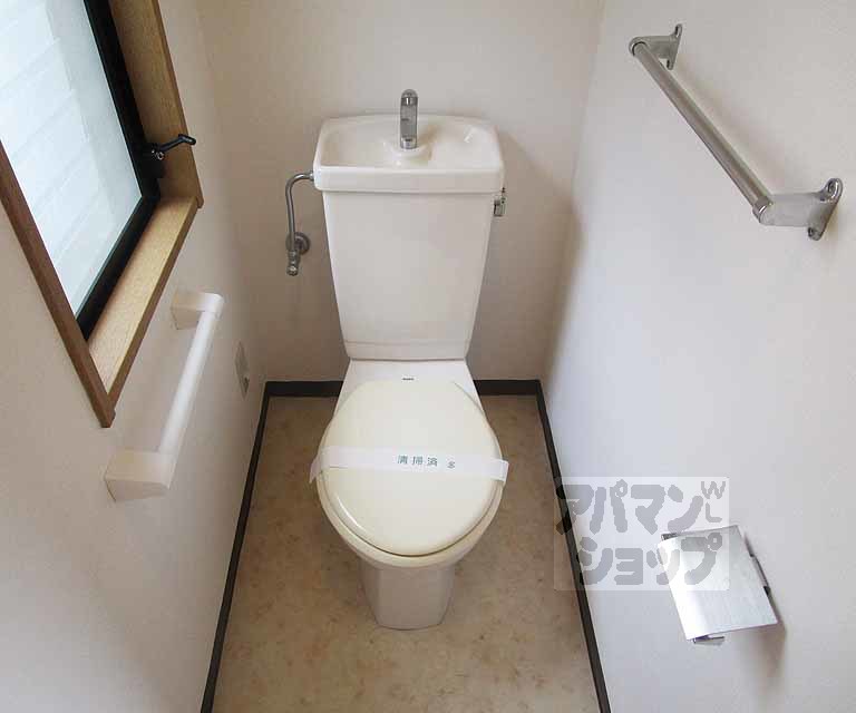トイレ　３０３号室の写真です。