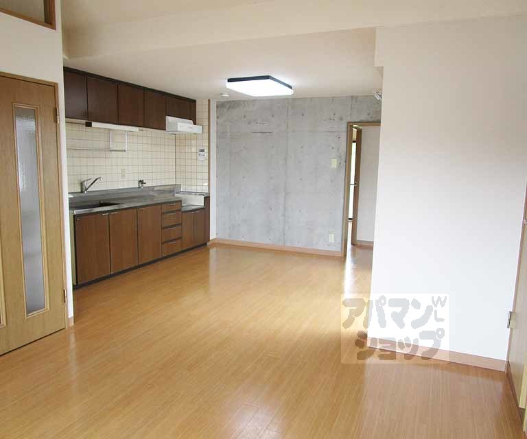 居室・リビング　３０３号室の写真です。
