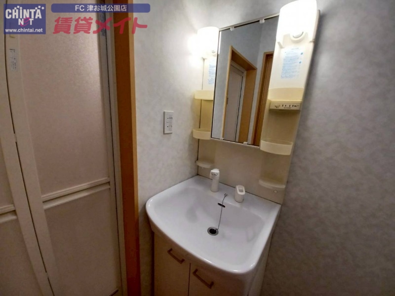 洗面設備　別部屋参考写真です