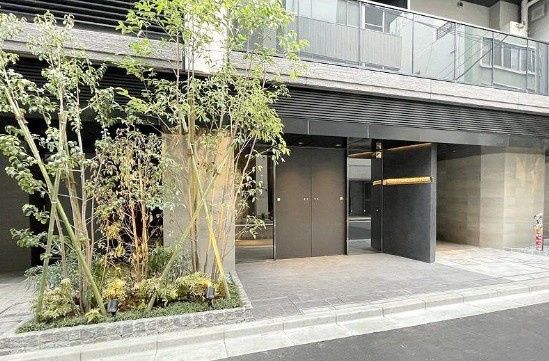 エントランス　落ち着いたエントランスです
