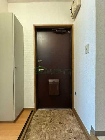 玄関　別部屋同タイプ部屋の参考写真となります。