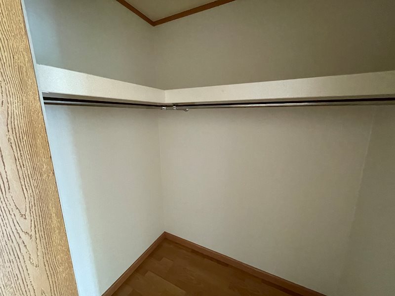 収納　奥行きのあるウォークインクローゼット
