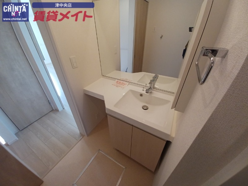 洗面設備　同型参考写真
