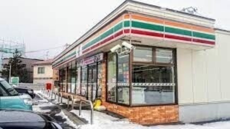 コンビニ　セブンイレブン札幌発寒8条店（コンビニ）まで515m