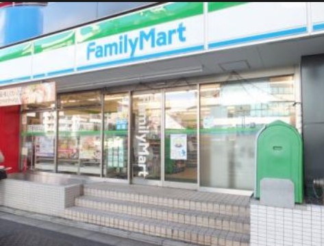 コンビニ　ファミリーマート新宿新小川町店（コンビニ）まで366m