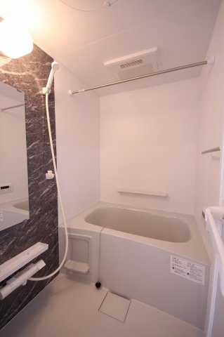 バス・シャワールーム　コンパクトで使いやすいお風呂です