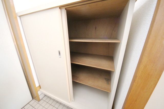 その他設備　★玄関横の収納です★