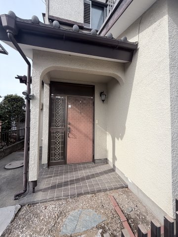 エントランス　落ち着いたエントランスです