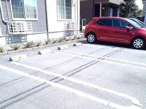 駐車場　車をお持ちの方に嬉しい駐車場付きの物件です