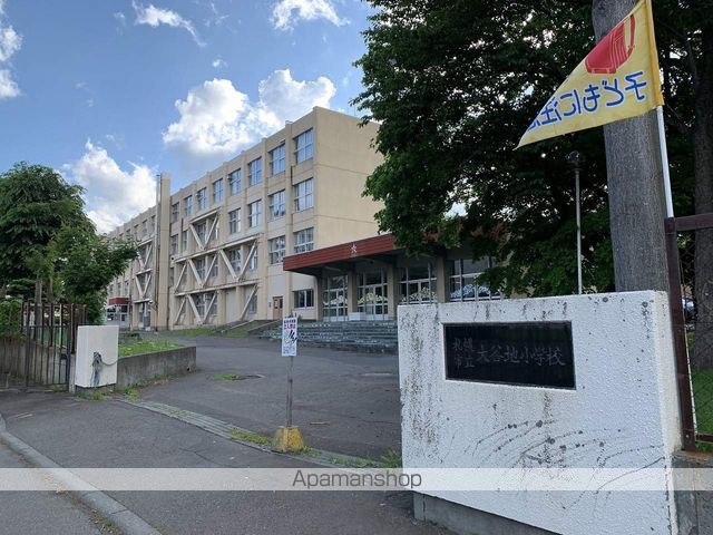 小学校　札幌市立大谷地小学校（小学校）まで518m